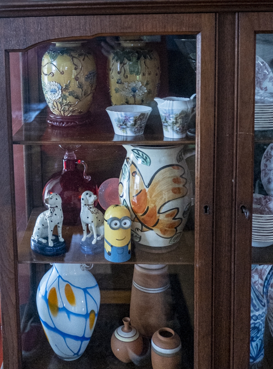 Antiques-Cabinet